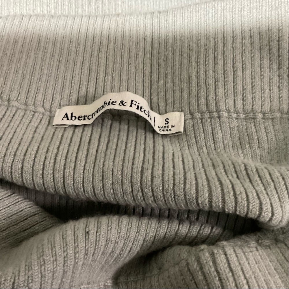 Abercrombie & Fitch Light Gray Ribbed Texture Midi Skirt, Size Small - Picture 4 of 7